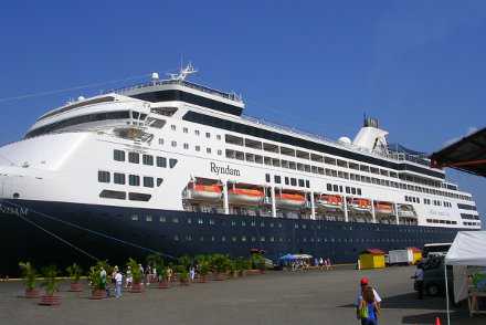 Holland America ship docks at Santo Tomas de Castilla. Credit: Wikimedia Creative Commons license