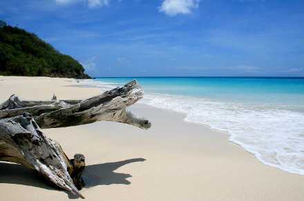 Ffryes Beach is best enjoyed from December through May. Credit: Antigua and Barbuda Dept. of Tourism