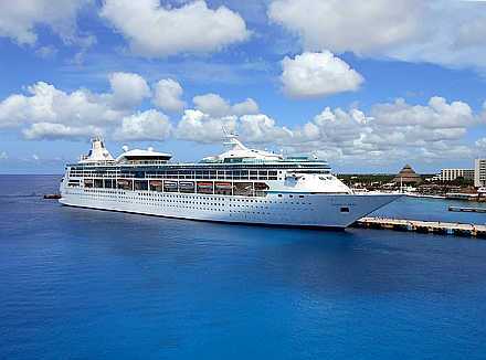 Cruise ship docks at Cozumel. Credit: Wikimedia Creative Commons license