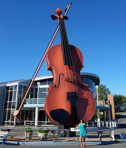 The Big Fiddle. Credit: Wikimedia Creative Commons license